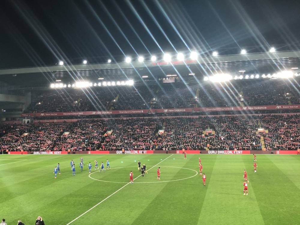 保罗生涯总助攻和抢断皆排名历史第二，仅次于斯托克顿