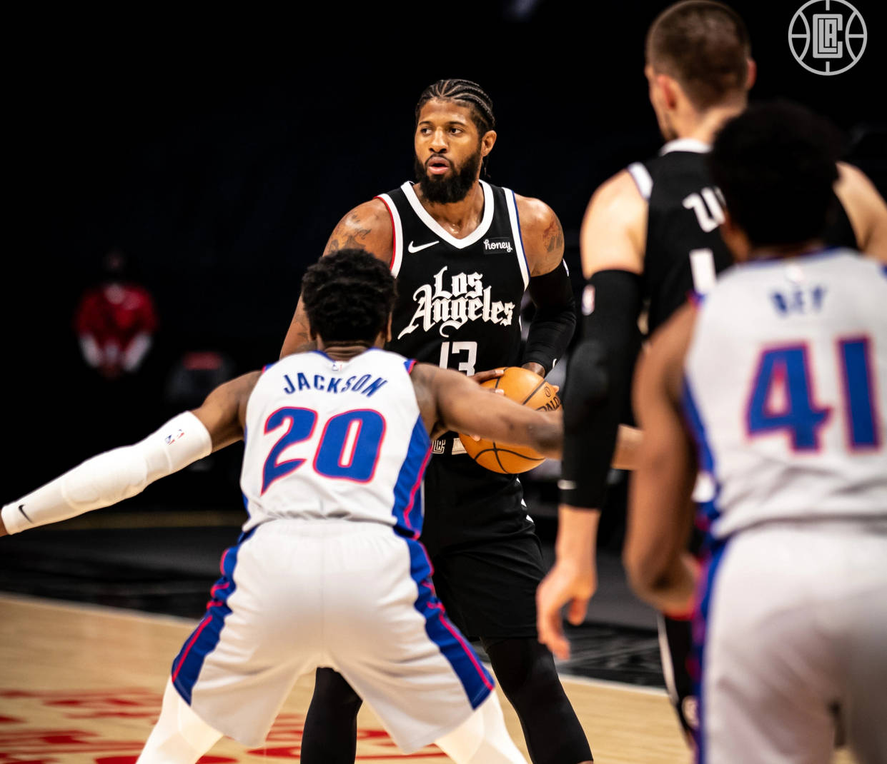 基米希：我们在定位球防守上失误太多；球队能从中学到很多