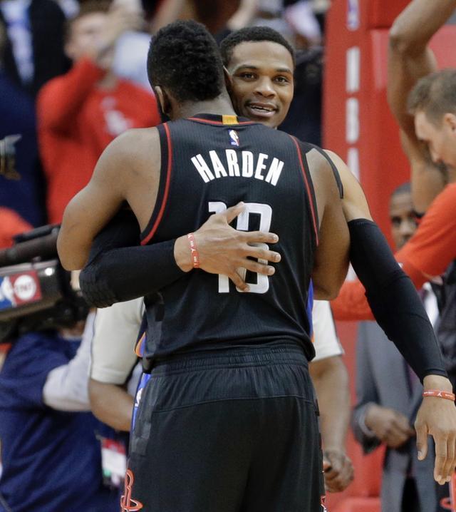 勇士惨败老鹰暴露三大隐患，库里应借鉴詹姆斯主动施压管理层