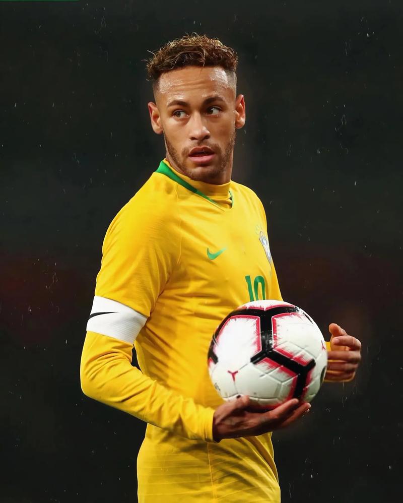 记者：虽然帕夫洛维奇无大碍，但战斯图加特他将轮休磁卡首发