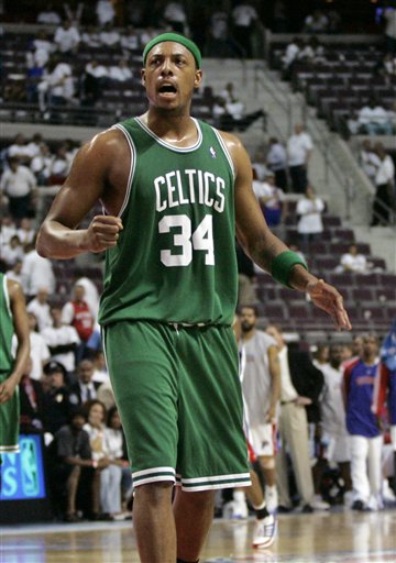 2.53米，麦克托米奈创下倒钩射门脚尖高度新的世界纪录