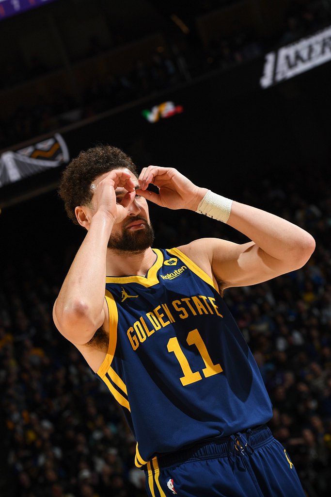 大谷翔平在 2024 年对阵费城人时的一次假动作盗垒，骗过了全场防守人员